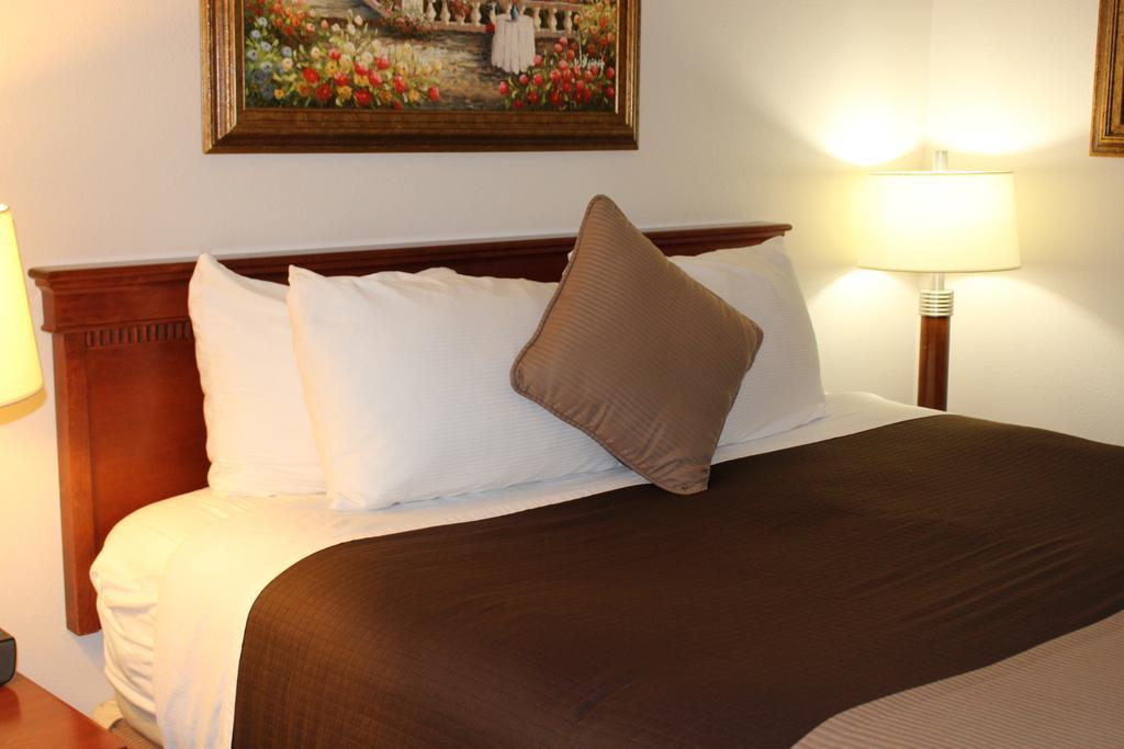 O'Cairns Inn And Suites Lompoc Zewnętrze zdjęcie